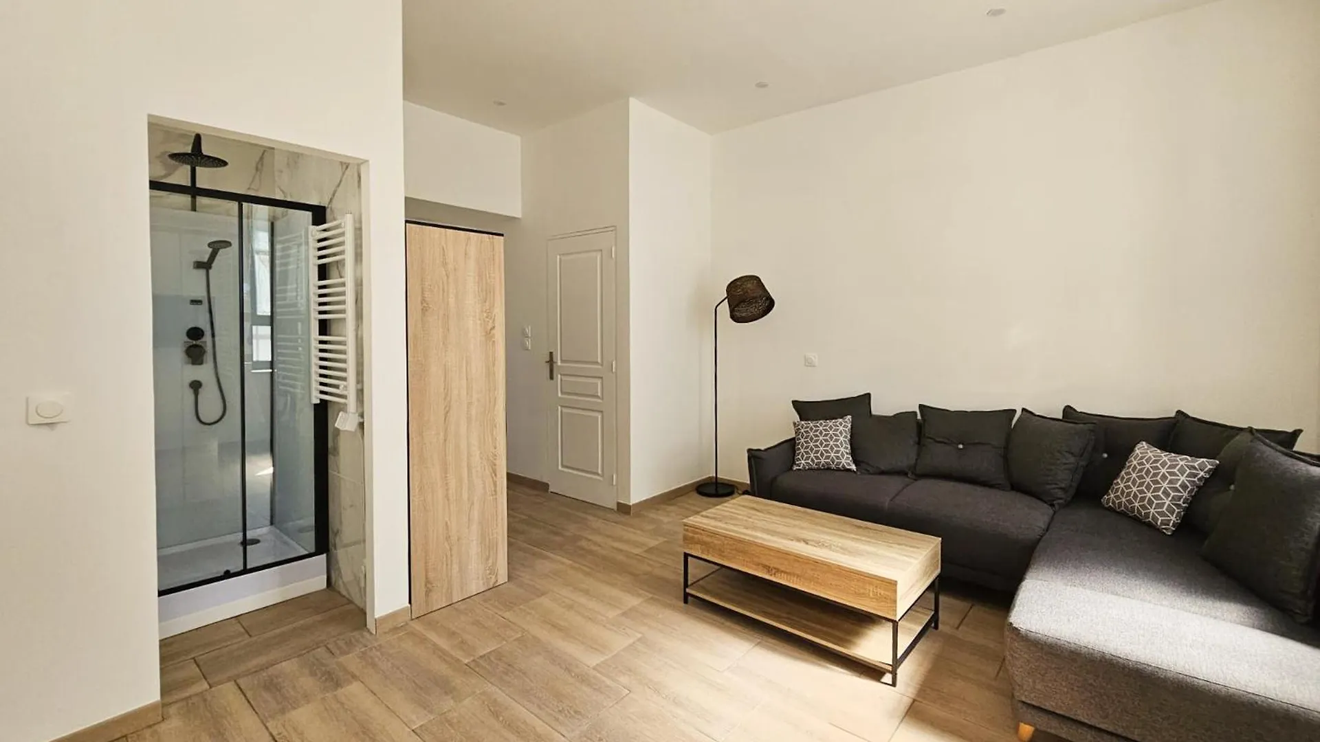 Joli Studio Renove En Centre-Ville Proche Tramway Nice 0*,  Francie