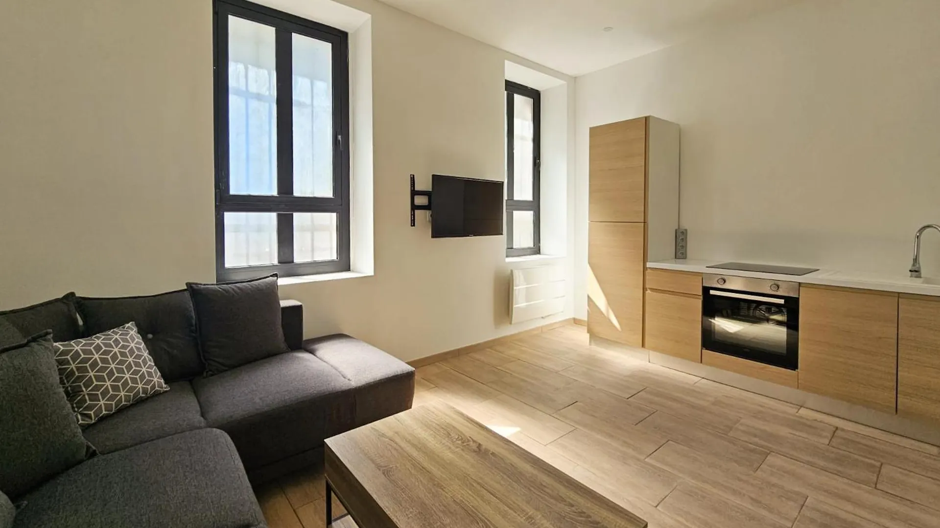 Joli Studio Renove En Centre-Ville Proche Tramway Nice